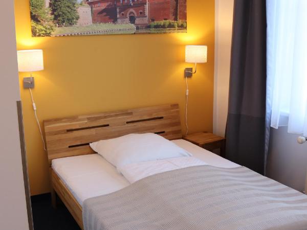 Hostel VITA Berlin : photo 3 de la chambre chambre simple avec salle de bains