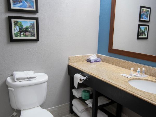 Comfort Inn & Suites Near Medical Center : photo 10 de la chambre chambre 2 lits queen-size - non-fumeurs