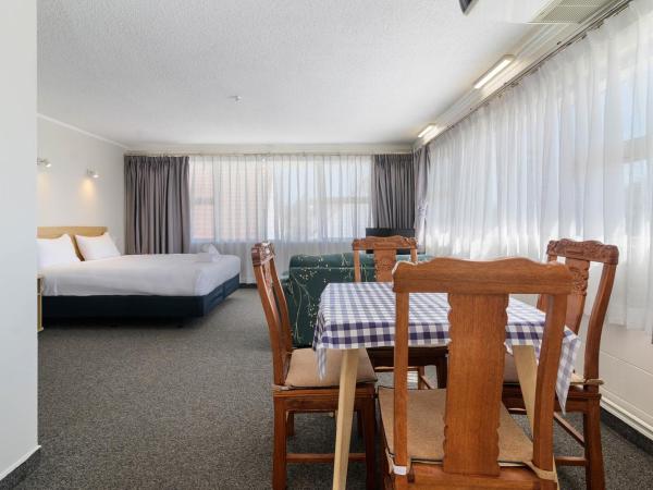 Thermal Oak Motel : photo 3 de la chambre suite lit king-size