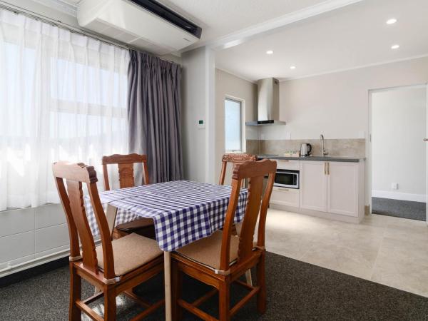 Thermal Oak Motel : photo 6 de la chambre suite lit king-size