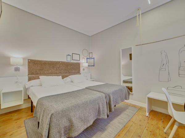 Pensión Mendi : photo 2 de la chambre chambre double avec salle de bains privative extérieure