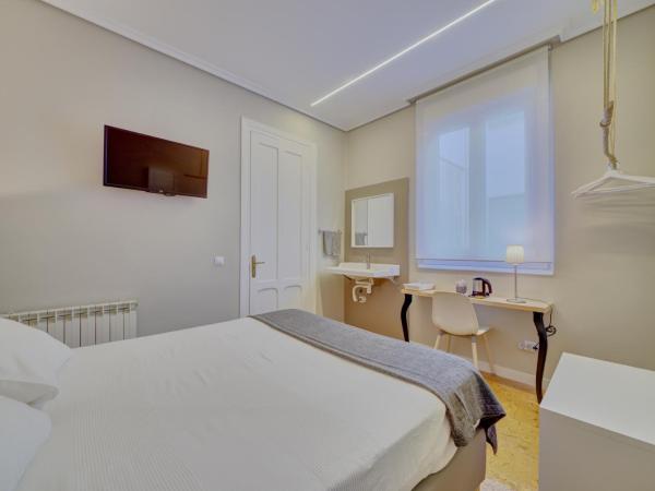 Pensión Mendi : photo 3 de la chambre chambre double avec salle de bains privative extérieure