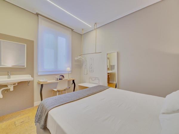 Pensión Mendi : photo 4 de la chambre chambre double avec salle de bains privative extérieure