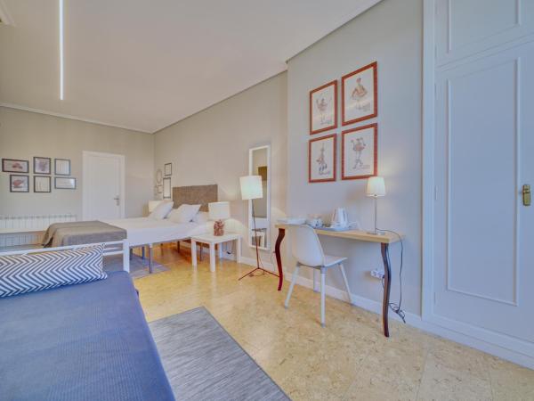 Pensión Mendi : photo 2 de la chambre chambre lits jumeaux supérieure - vue sur ville