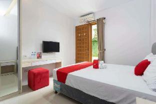 RedDoorz Plus near Cilandak Town Square 2 : photo 1 de la chambre room #313024903