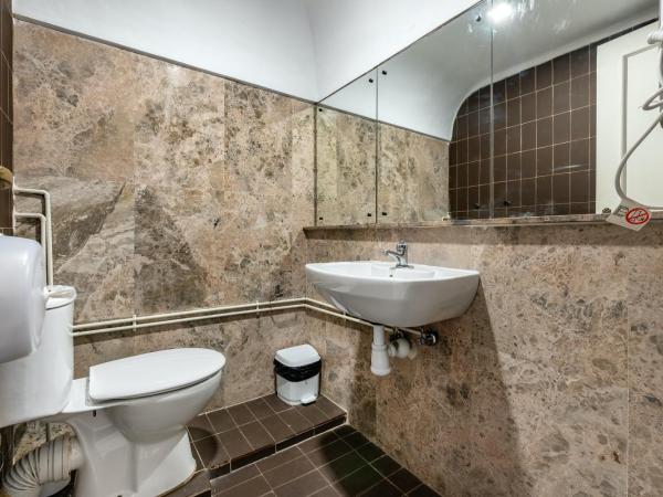 Forum Tarragona : photo 4 de la chambre chambre simple avec salle de bains commune