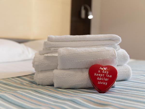 Gimmi Hotel : photo 1 de la chambre chambre double ou lits jumeaux - vue latérale sur mer
