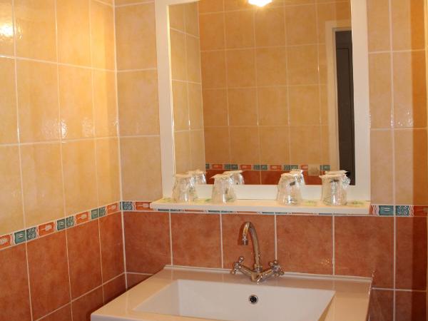 Hôtel Le Clos des Pins : photo 2 de la chambre suite 4 personnes