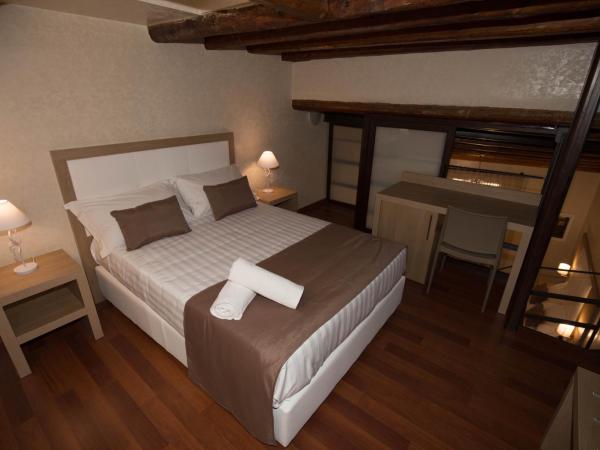 B&B La Serenissima : photo 1 de la chambre chambre double deluxe avec lit d'appoint