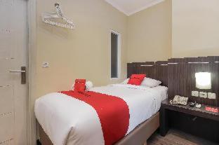 RedDoorz Plus @ Thamrin : photo 1 de la chambre room #355810511
