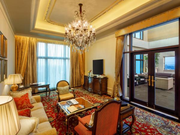 The Leela Palace New Delhi : photo 4 de la chambre royal suite with plunge pool,lounge access with cocktail hrs and bmw airport transfers