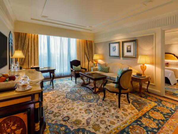 The Leela Palace New Delhi : photo 3 de la chambre suite de luxe avec transferts aéroport et accès au salon