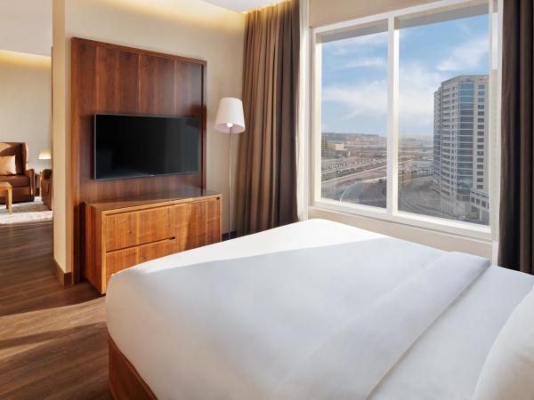 Radisson Blu Hotel, Dubai Canal View : photo 4 de la chambre suite familiale