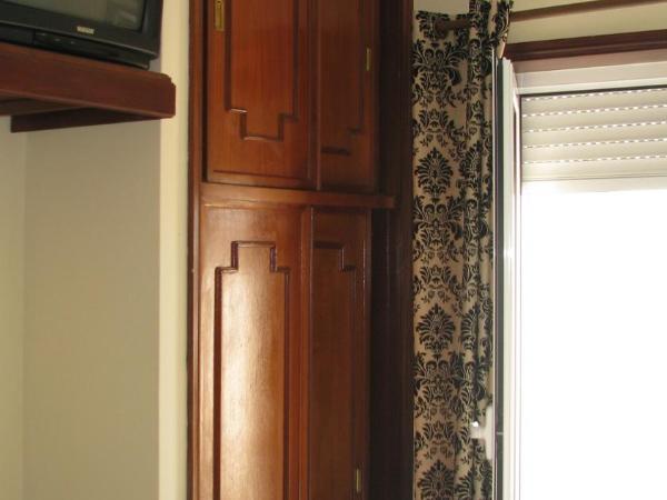 Residencial Porto Novo - Alojamento Local : photo 5 de la chambre chambre lits jumeaux avec terrasse