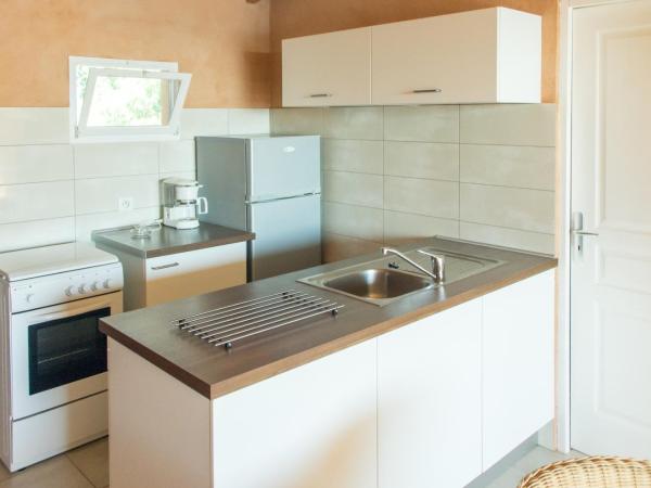 Résidence Marina di Capitello : photo 3 de la chambre appartement - vue sur lac