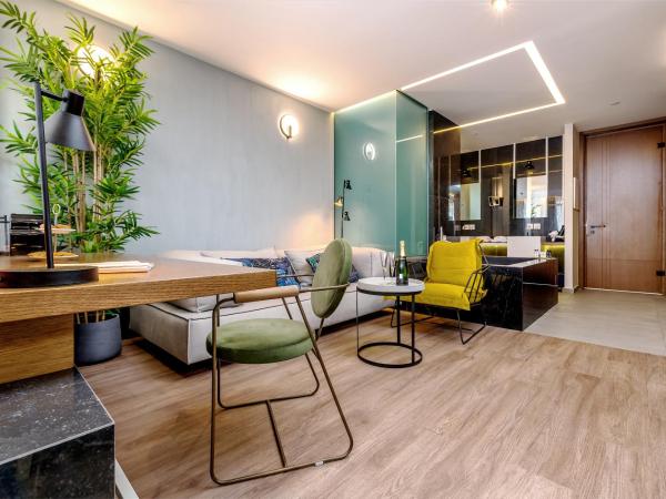 Dyo Suites : photo 9 de la chambre suite lit king-size avec jacuzzi extérieur - vue sur mer