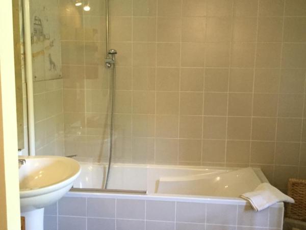 Le clos d'André : photo 3 de la chambre chambre double avec salle de bains privative