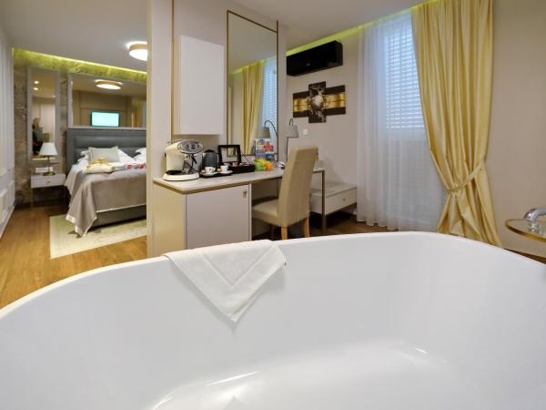 Luxury rooms Kadena : photo 10 de la chambre chambre double deluxe avec baignoire