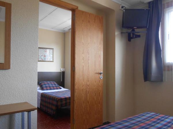 Hostal El Callejón : photo 5 de la chambre chambre familiale (4 adultes) 