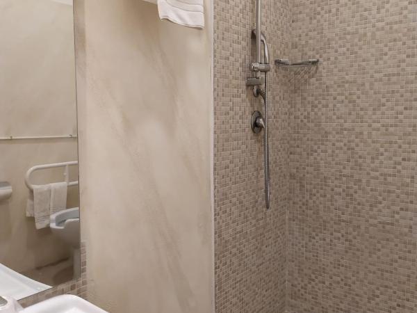 Moonlight Hotel&Suites : photo 4 de la chambre chambre double - accessible aux personnes à mobilité réduite