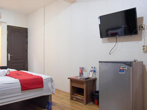 RedDoorz near Pelabuhan Tanjung Perak 2 Surabaya : photo 3 de la chambre chambre lits jumeaux