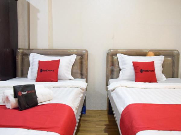 RedDoorz near Pelabuhan Tanjung Perak 2 Surabaya : photo 1 de la chambre chambre lits jumeaux
