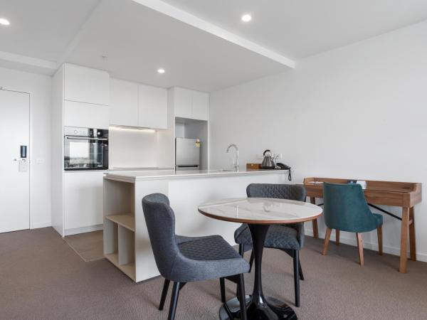 The Sebel Melbourne Moonee Ponds : photo 4 de la chambre one bedroom apartment with twin beds and balcony