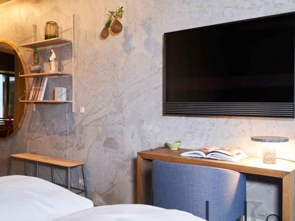 Hotel GUESTapart : photo 7 de la chambre chambre familiale avec salle de bains privative