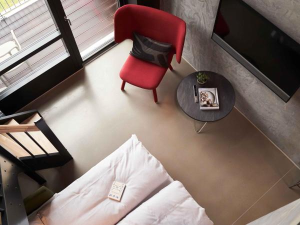 Hotel GUESTapart : photo 8 de la chambre appartement en duplex avec balcon