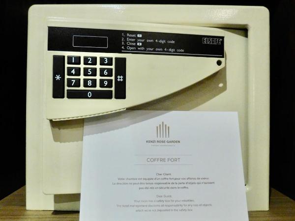 Kenzi Rose Garden : photo 8 de la chambre chambre double ou lits jumeaux supérieure - vue sur piscine