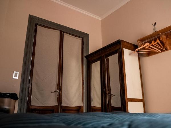 Che Juan Hostel BA : photo 7 de la chambre chambre double avec salle de bains commune