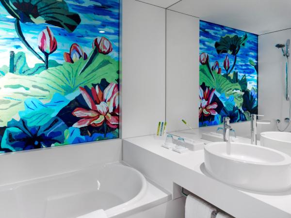 art'otel cologne, Powered by Radisson Hotels : photo 8 de la chambre chambre double art - xl