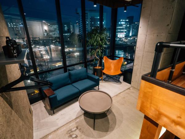 ZONK HOTEL Nakasu-Deaibashi : photo 2 de la chambre deluxe room with shower and river view (4 single beds) - non-smoking - no cleaning for consecutive night stays