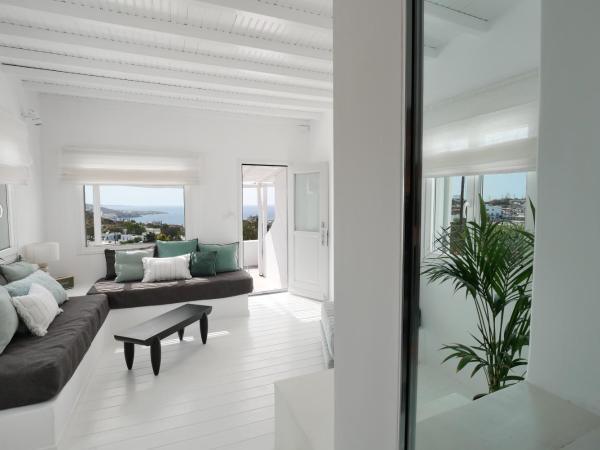 Ostraco Suites : photo 2 de la chambre suite avec bain à remous extérieur - vue sur mer 