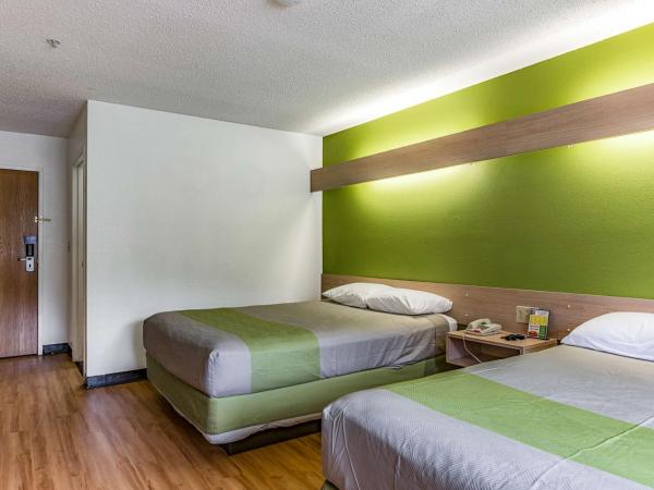 Motel 6-Charlotte, NC - University : photo 1 de la chambre chambre 2 lits queen-size - non-fumeurs