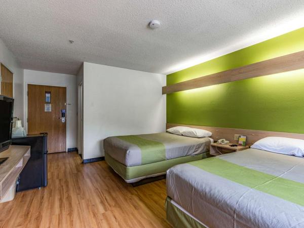Motel 6-Charlotte, NC - University : photo 4 de la chambre chambre 2 lits queen-size - non-fumeurs