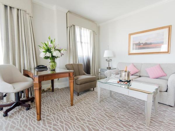 Warwick Melrose Hotel : photo 4 de la chambre chambre d'angle lit king-size