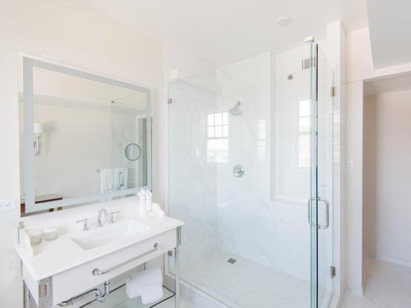 Warwick Melrose Hotel : photo 6 de la chambre chambre lit king-size classique