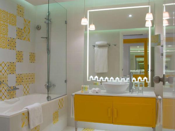 Radisson Blu Resort & Thalasso Hammamet : photo 5 de la chambre chambre double supérieure avec balcon - vue sur mer