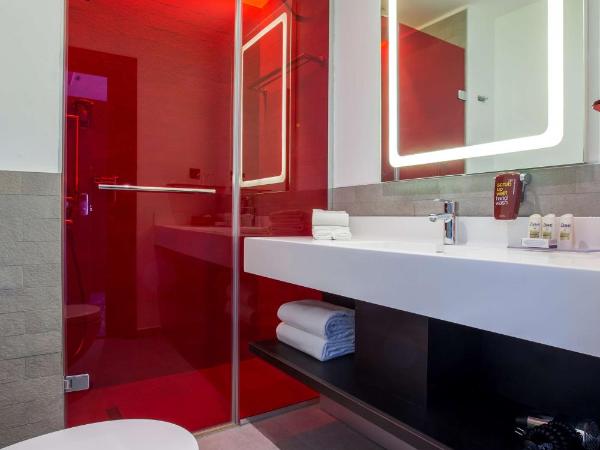 Park Inn By Radisson Istanbul Ataturk Airport : photo 4 de la chambre chambre standard