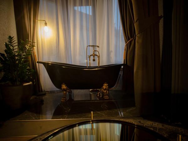 Noble Boutique Hotel - Adults Only : photo 4 de la chambre suite deluxe avec baignoire