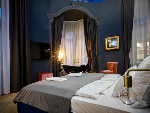 Noble Boutique Hotel - Adults Only : photo 1 de la chambre suite deluxe avec baignoire