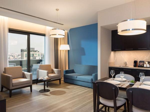 Park Inn by Radisson Istanbul Atasehir : photo 2 de la chambre suite 2 chambres avec terrasse