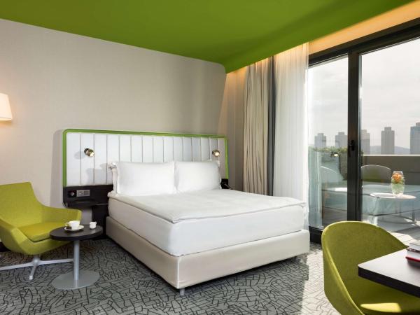 Park Inn by Radisson Istanbul Atasehir : photo 1 de la chambre chambre supérieure avec terrasse