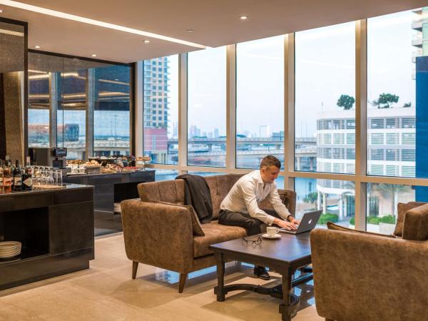 Radisson Blu Hotel, Dubai Canal View : photo 9 de la chambre chambre exécutive avec accès au salon - vue sur canal