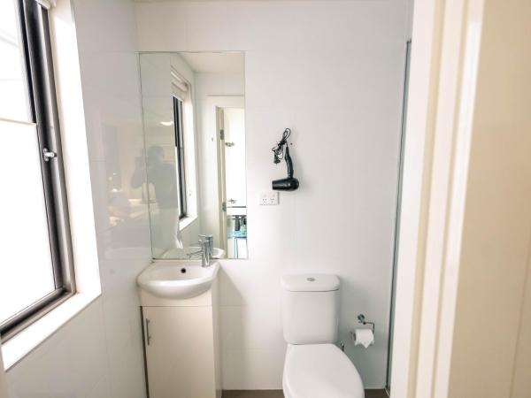 YHA Melbourne Central : photo 5 de la chambre chambre double avec salle de bains privative