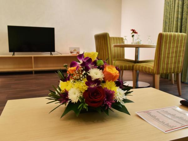 Al Khoory Executive Hotel, Al Wasl : photo 3 de la chambre suite 1 chambre