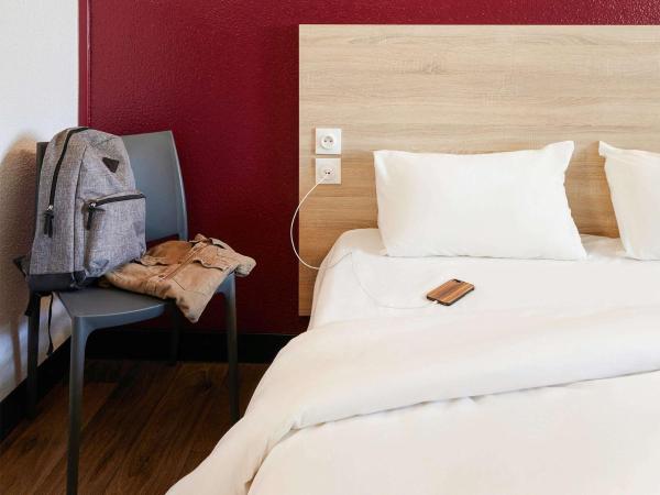 hotelF1 Cholet Rénové : photo 4 de la chambre chambre tandem (2 adultes)