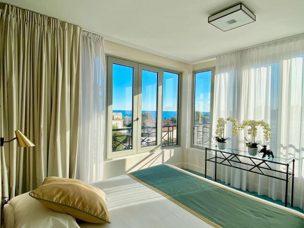 Best Western Hôtel Journel Antibes Juan-les-Pins : photo 1 de la chambre suite 1 chambre avec lit king-size, canapé-lit et terrasse - non-fumeurs