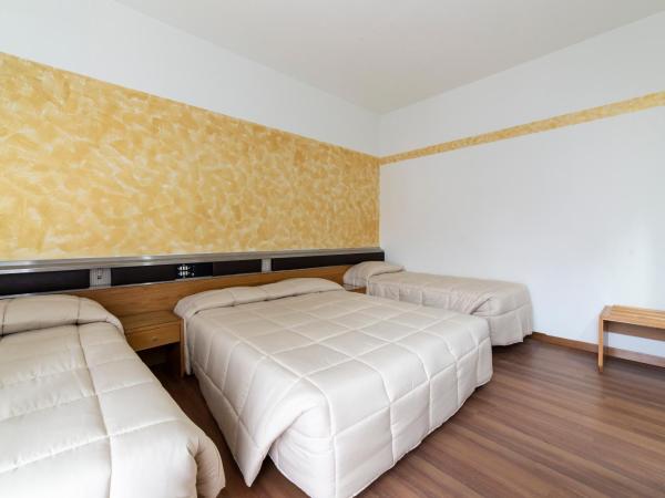 Park Hotel : photo 2 de la chambre chambre quadruple